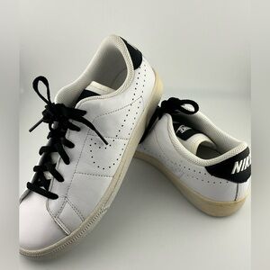 Boys Youth Nike Sneakers Size 5